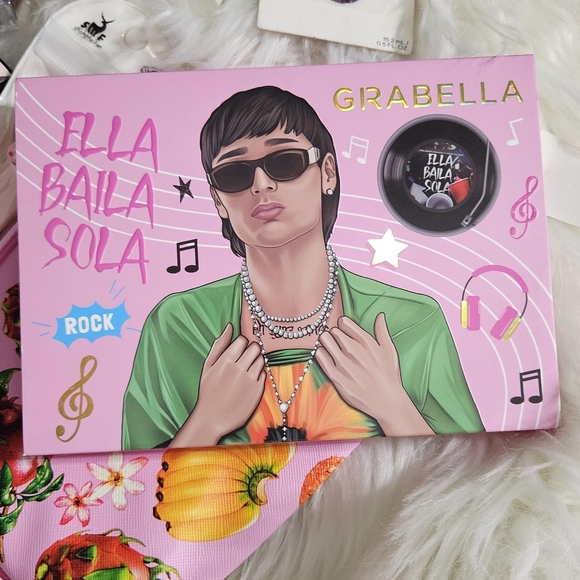 Beauty Creations Highlighter Palette - Pink and Gold - Picture 2 of 3